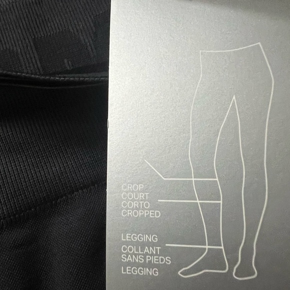 Under Armour Women's Black Leggings.NWT - Picture 3 of 4